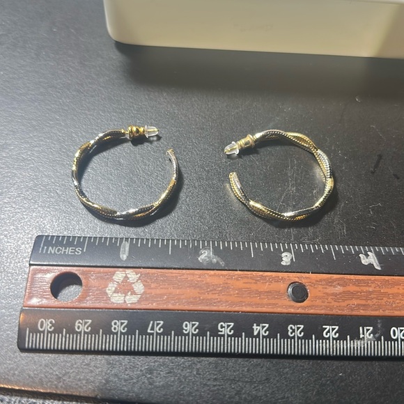 KENDRA SCOTT EARRINGS “HAYDEN” HOOPS SILVER GOLD 2 TONED - Picture 3 of 5